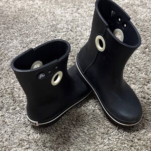 CROCS Black & white Short Rain Boots Grommet Detail women size 5 slip on